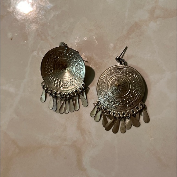 Vintage tribal/boho silver earrings. Very light weight. Post back and dangles! - Picture 4 of 5